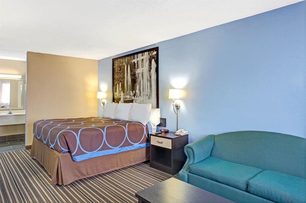Downtown Inn & Studio Suites 14/23
