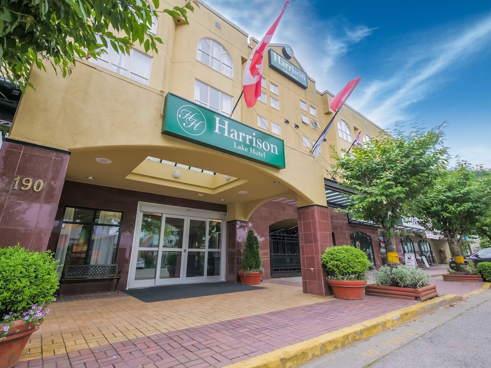 Harrison Lake Hotel 2/50