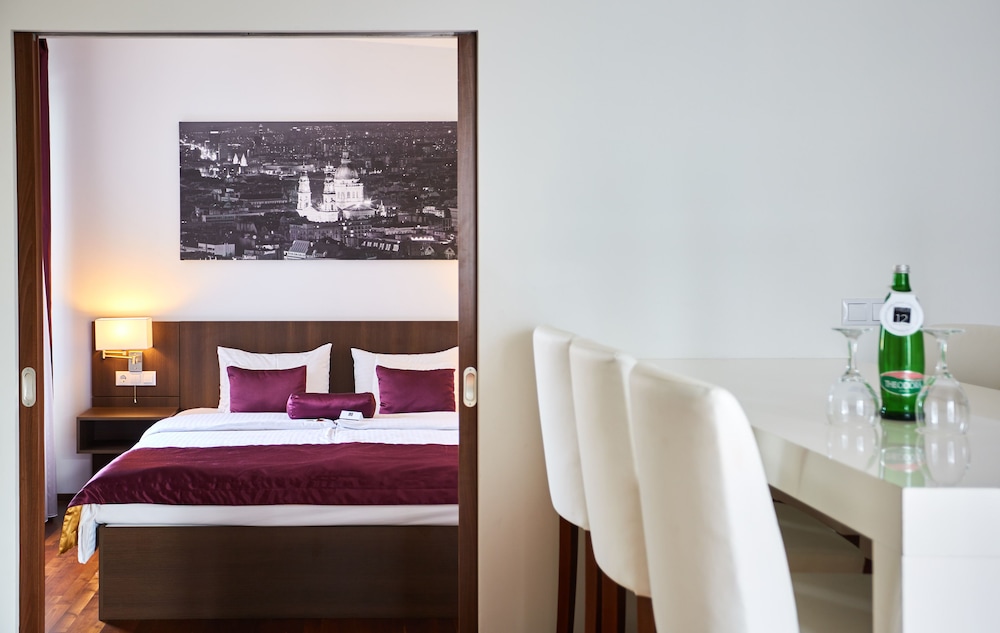 12 Revay Hotel 22/62