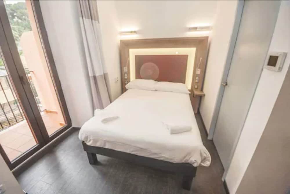 Kalliste Hotel 20/50