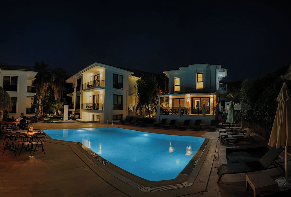 Marla Suite 47/50