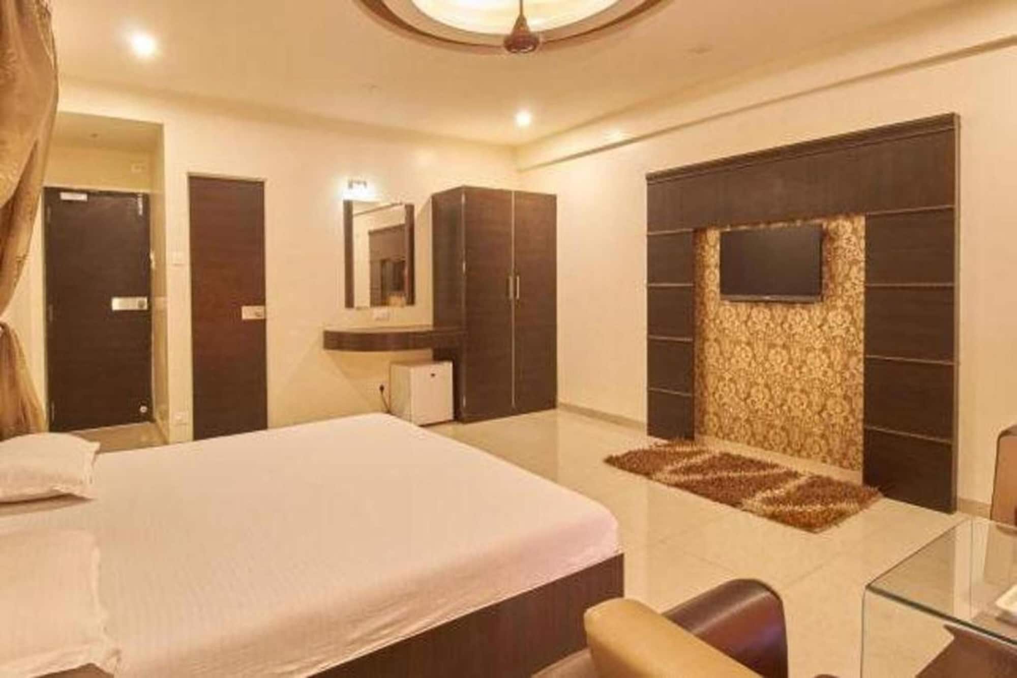 DELUXE, DOUBLE BED