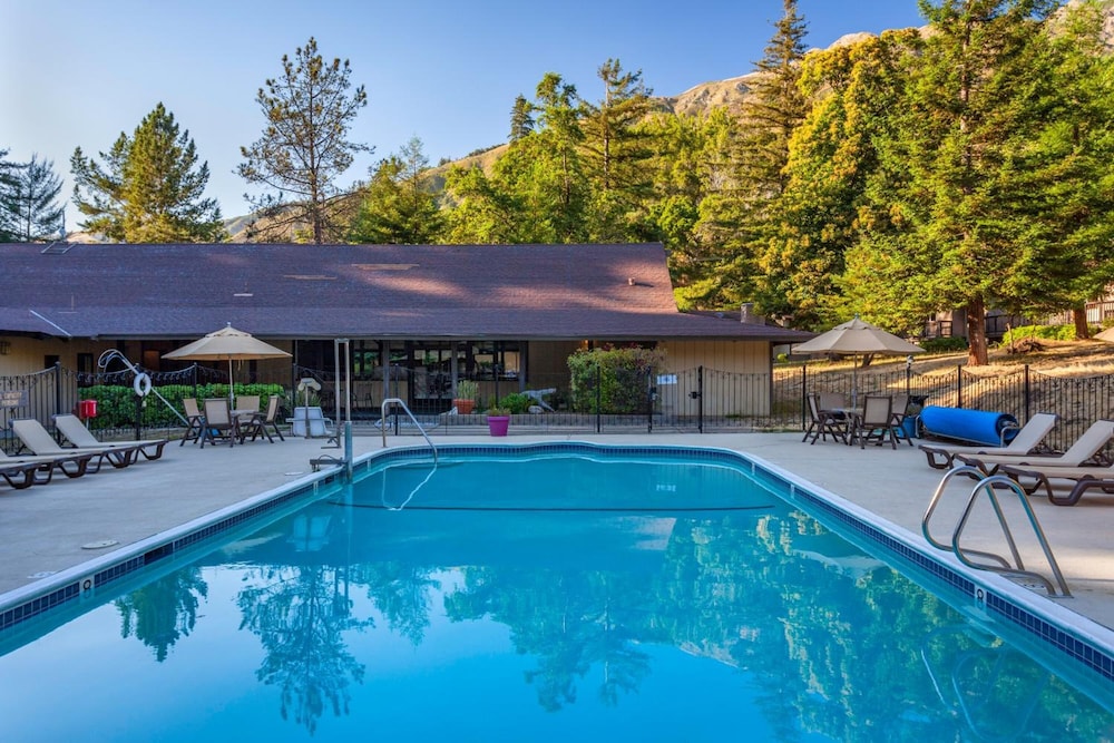 Big Sur Lodge 2/67