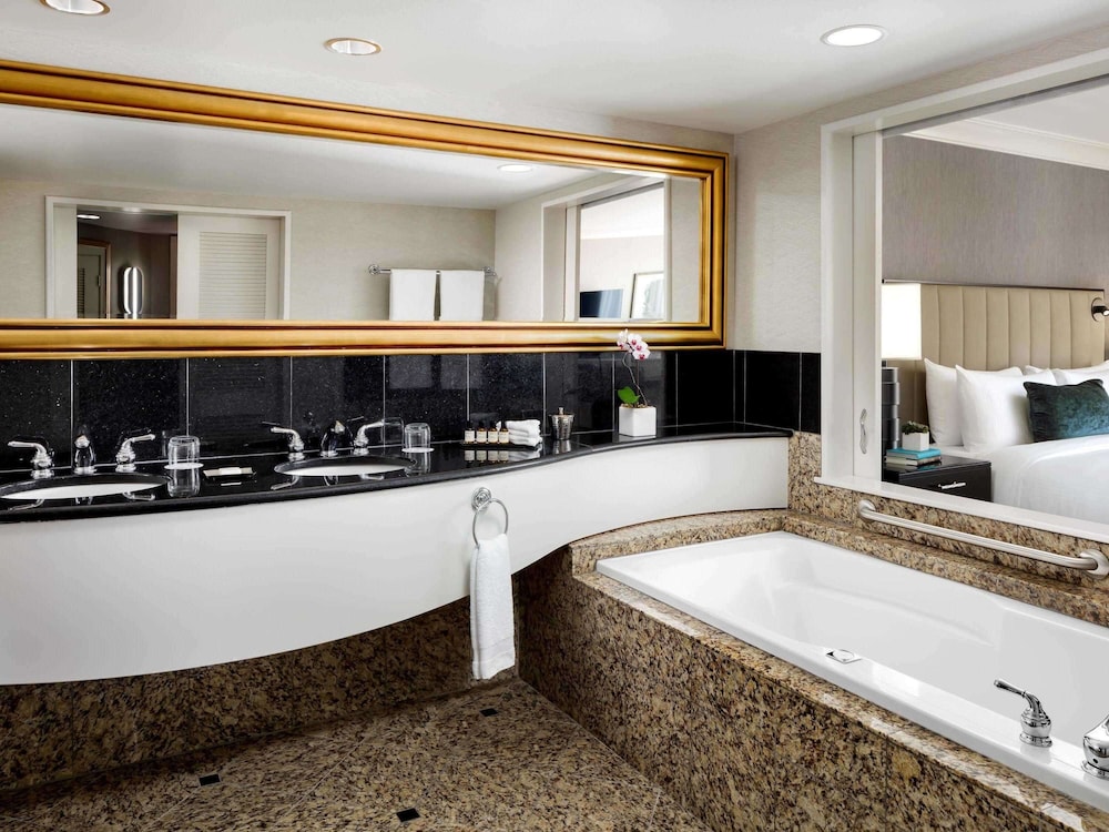 Fairmont Vancouver Airport 6/77