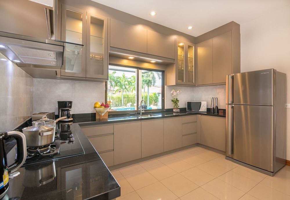 Pattaya Hill 2 37/50