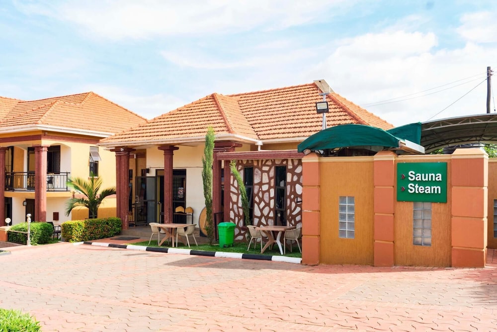 Pavillion Hotel 3/45
