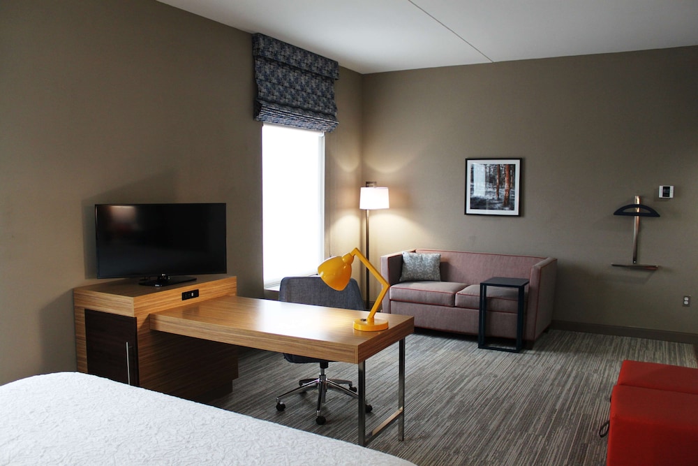 Hampton Inn Forsyth Ga 34/46