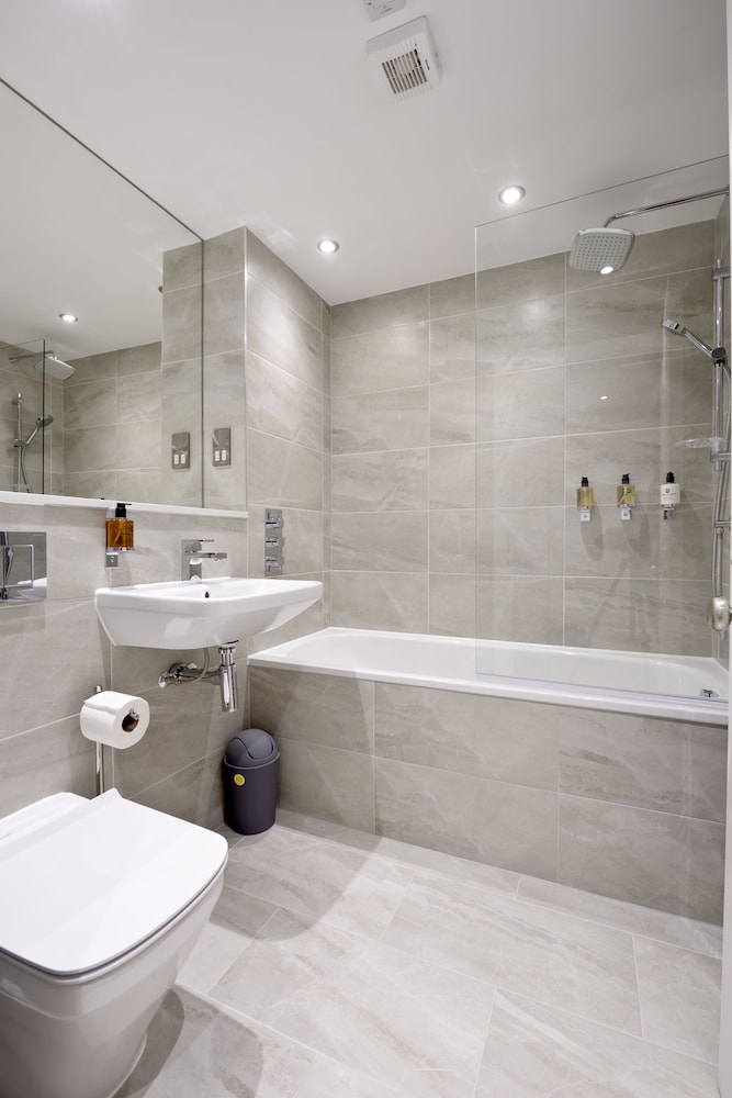 Destiny Scotland New Town Apartments 14/15