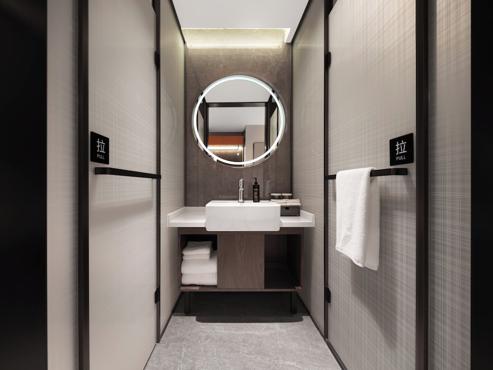 UrCove by Hyatt Aksu Century Square 13/13
