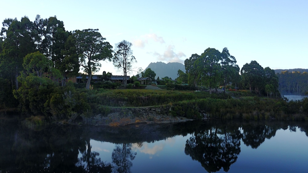 Tullah Lakeside Lodge 51/64