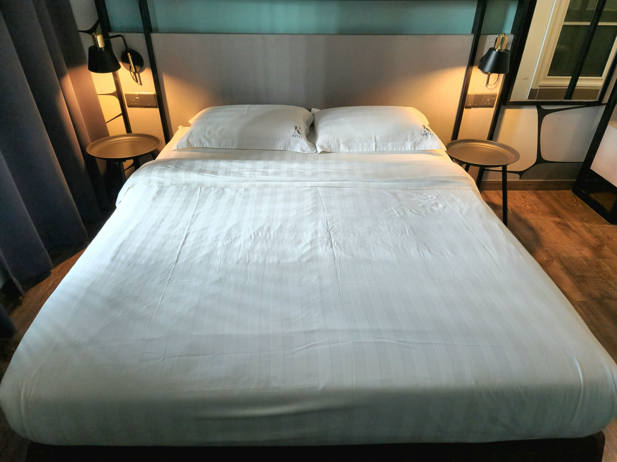 STANDARD, QUEEN BED