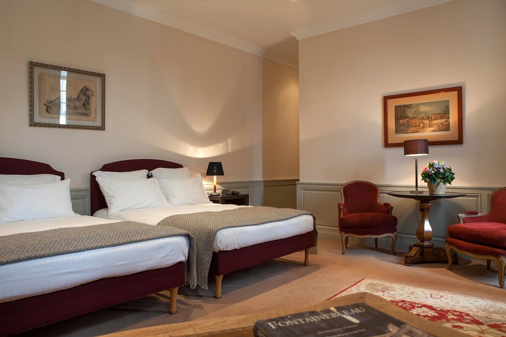 Hotel de Londres 9/33