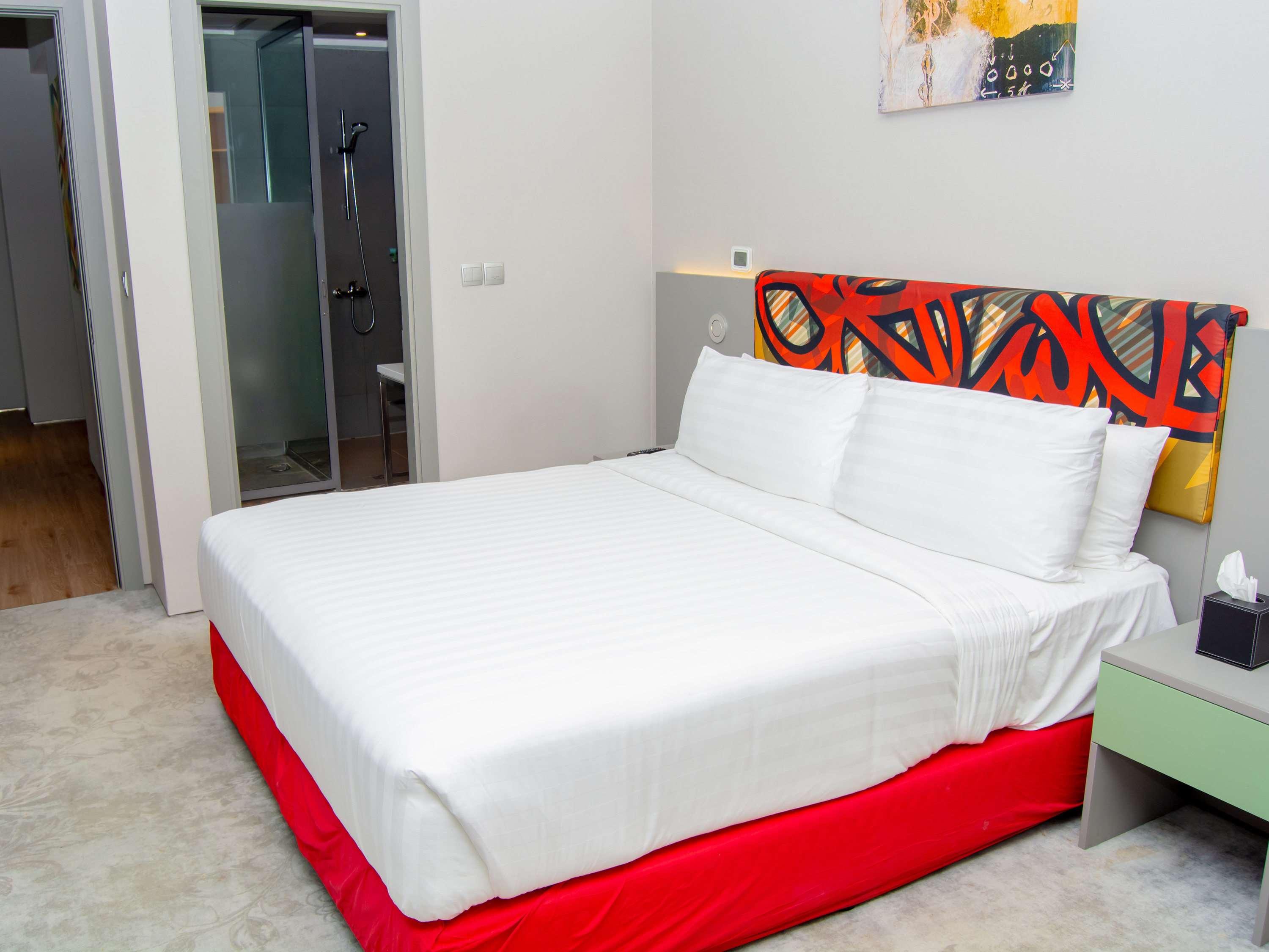 SUITE, DOUBLE BED, LIVING AREA