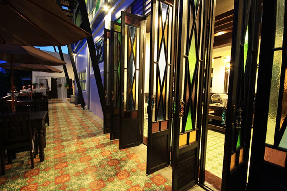 Dee Andaman Hotel 9/34