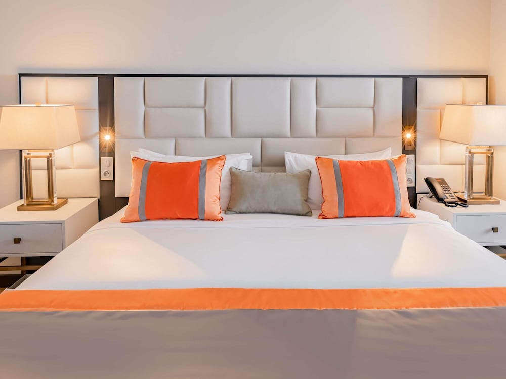 JUNIOR SUITE, KING BED, OCEAN VIEW, SOFA