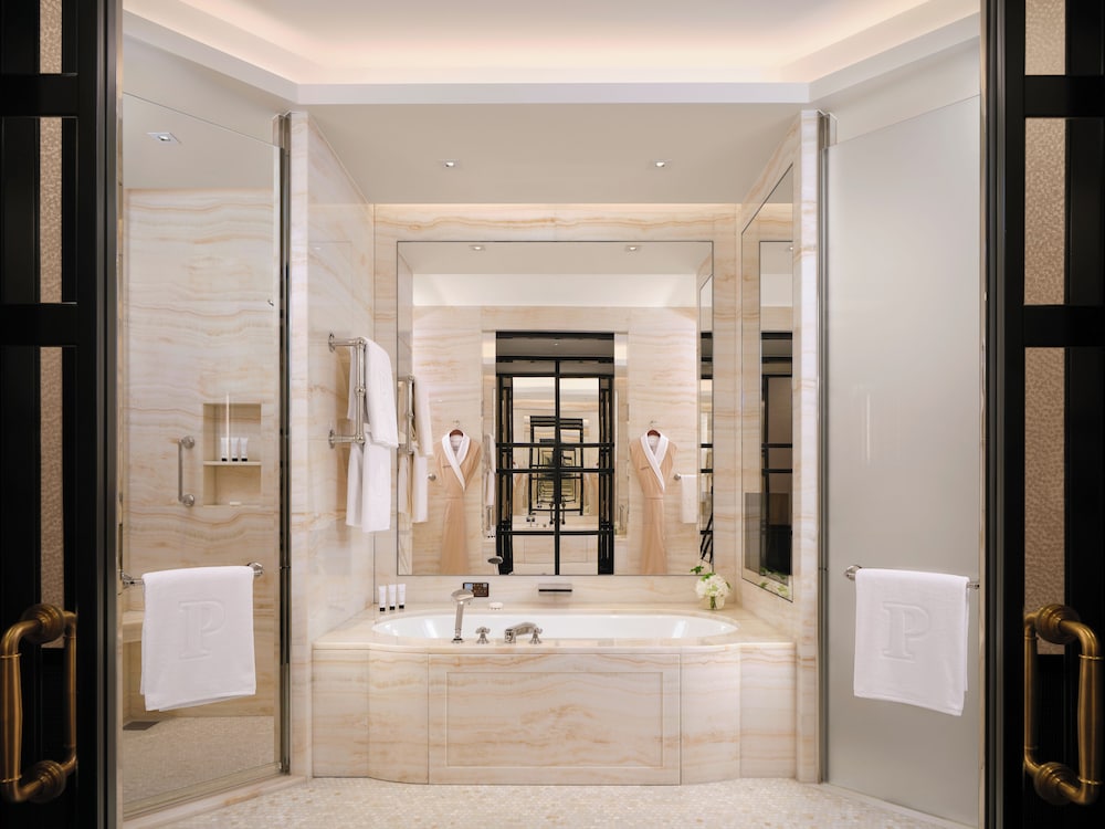جناح بريميير بسرير كينج، The Peninsula London 4/4
