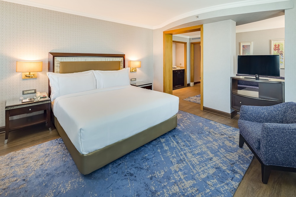 JUNIOR SUITE, KING BED, CITY VIEW