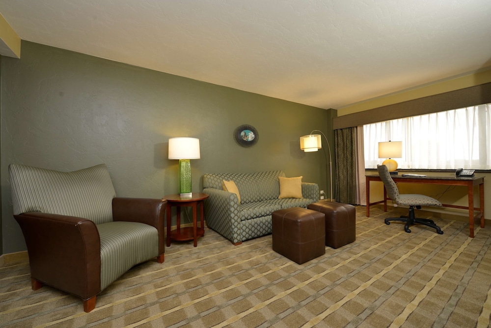 Oshkosh Waterfront Hotel & Conference Center 32/58