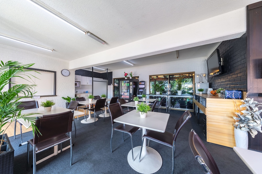 Ascot Budget Inn 63/77