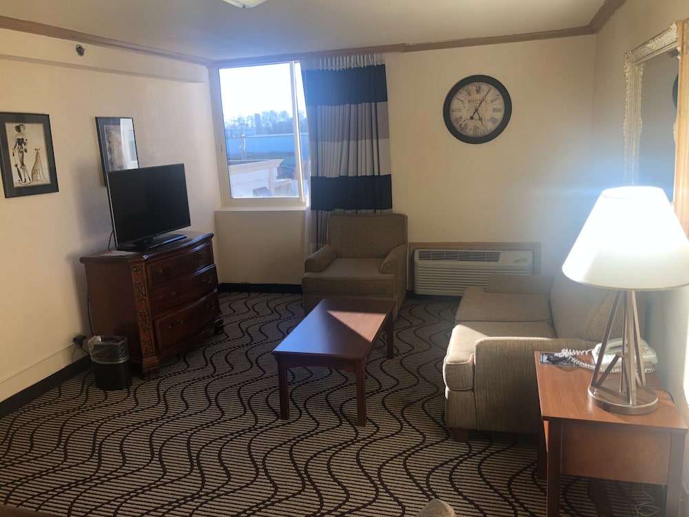 Ramada By Wyndham Birmingham Airport 24/31