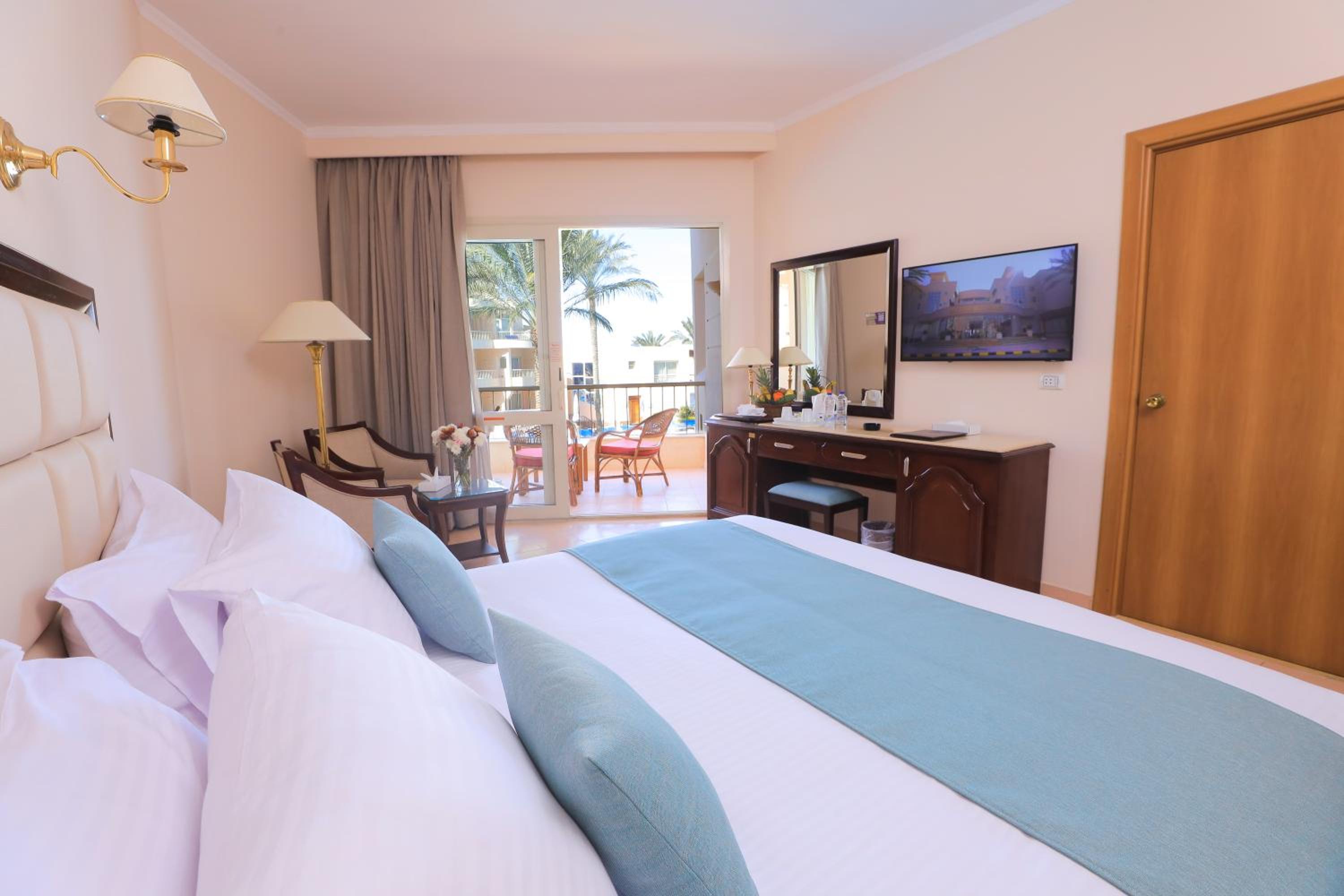 Room, Double or Twin Bed, Lateral Side Sea View