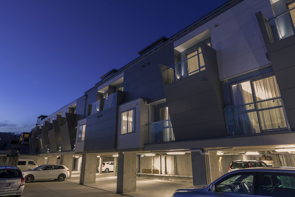 Quest Petone 3/53