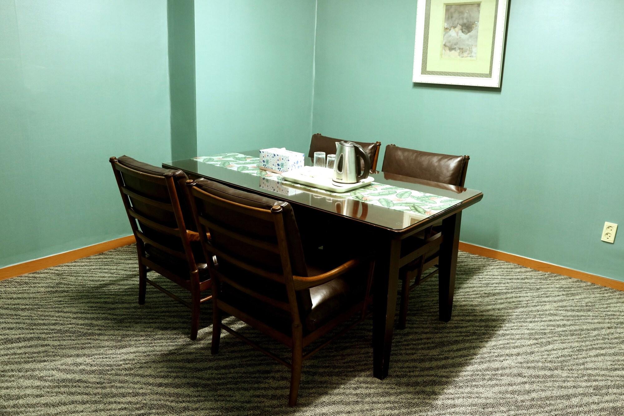 Prime Tourist Hotel 52/56