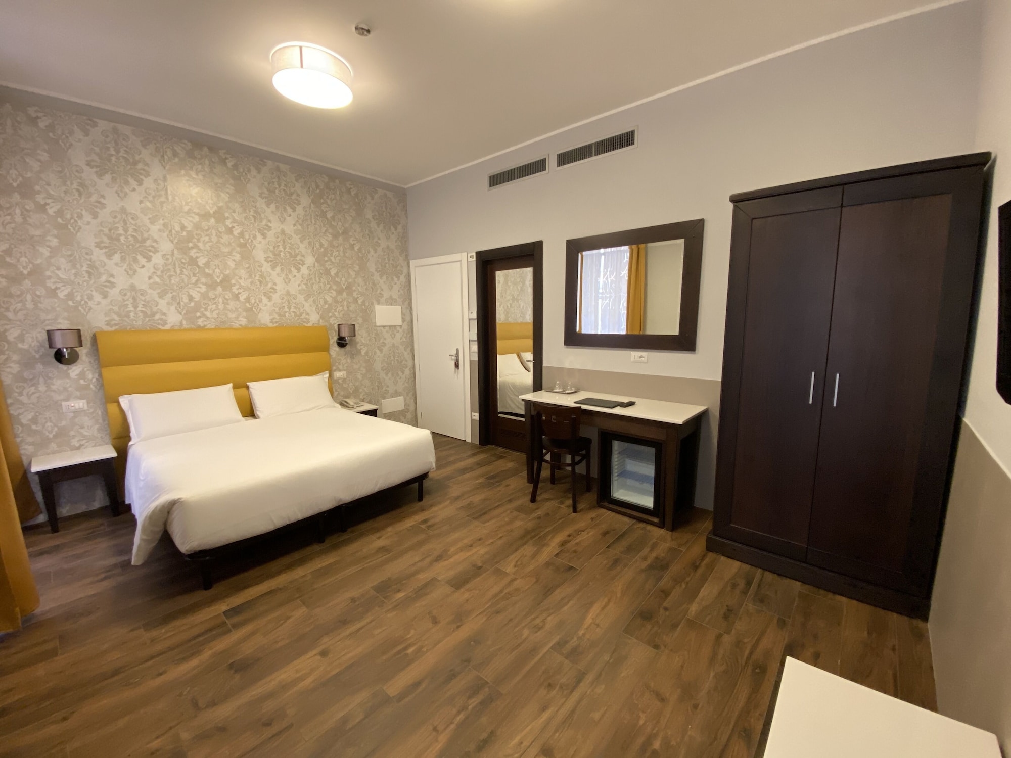 SUPERIOR, DOUBLE BED