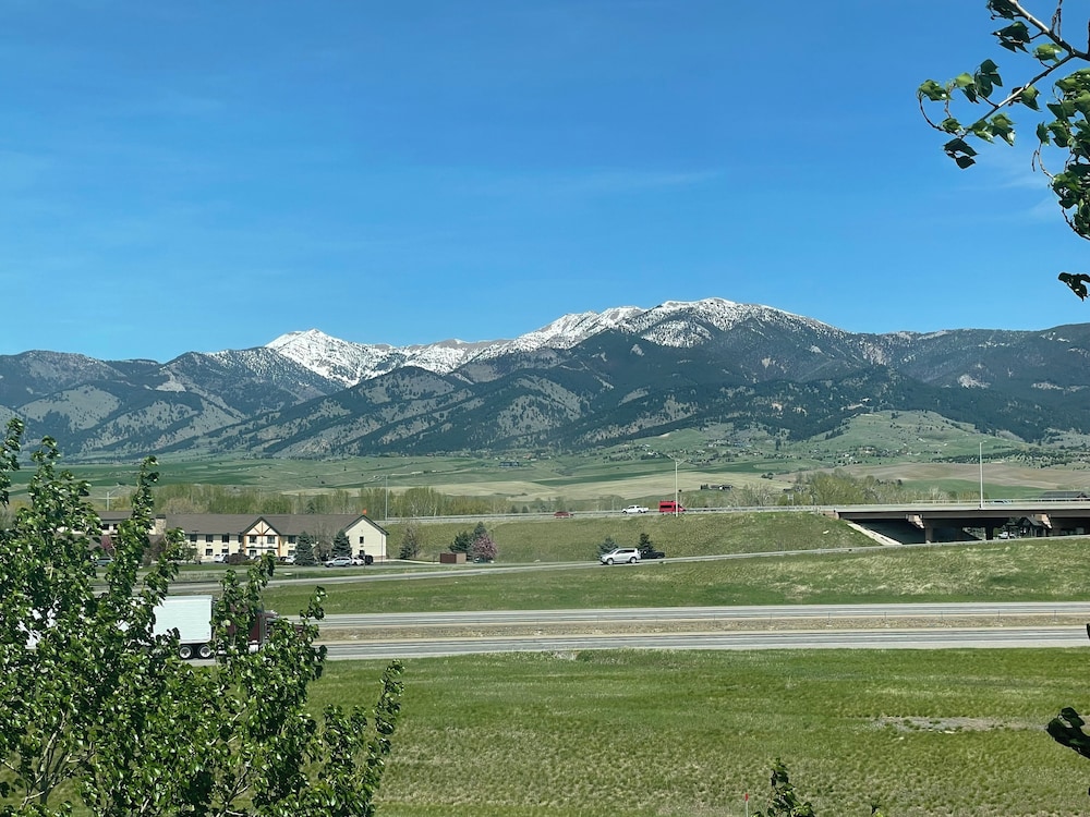Country Inn & Suites by Radisson, Bozeman, MT 37/38