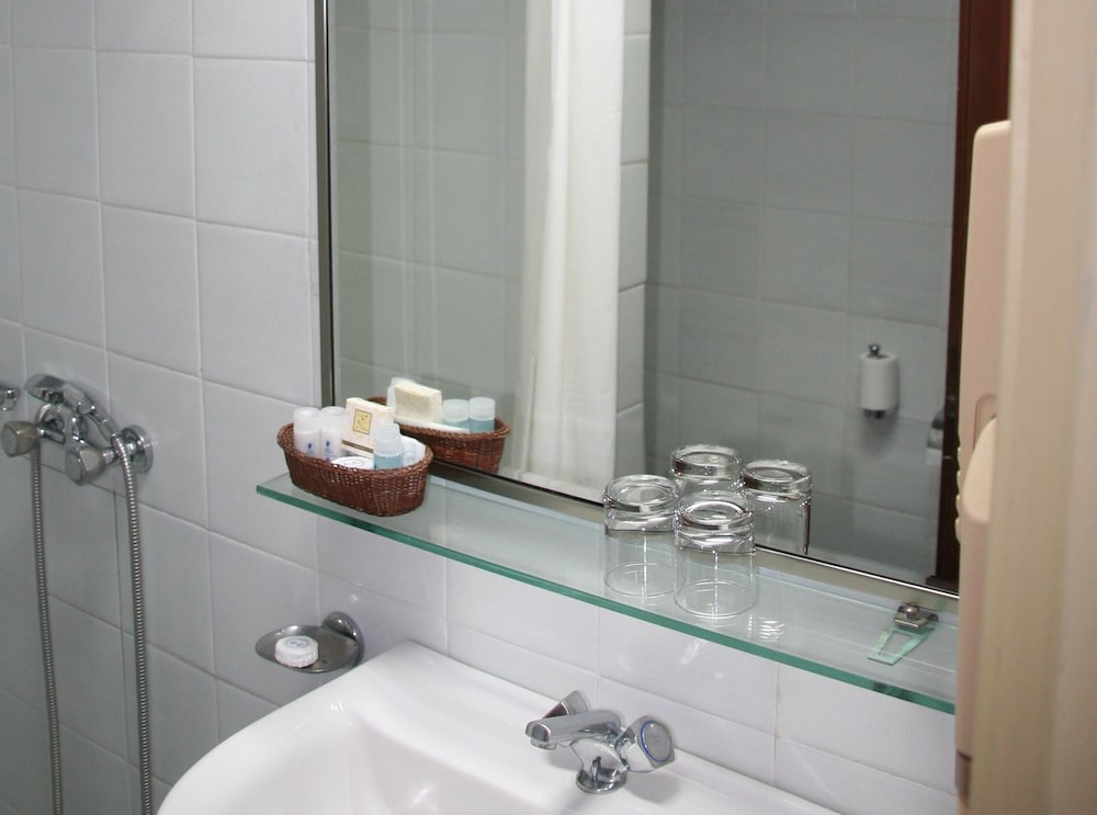 Athena Hotel 41/44