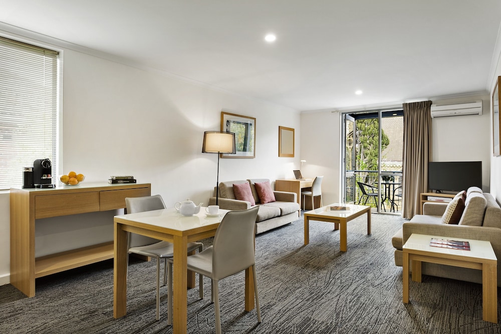 QUEST ST KILDA BAYSIDE 30/41