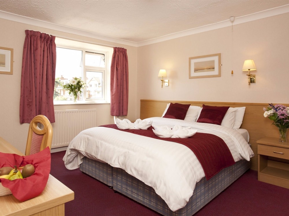 Denewood Hotel - Guest Accomodation 22/48