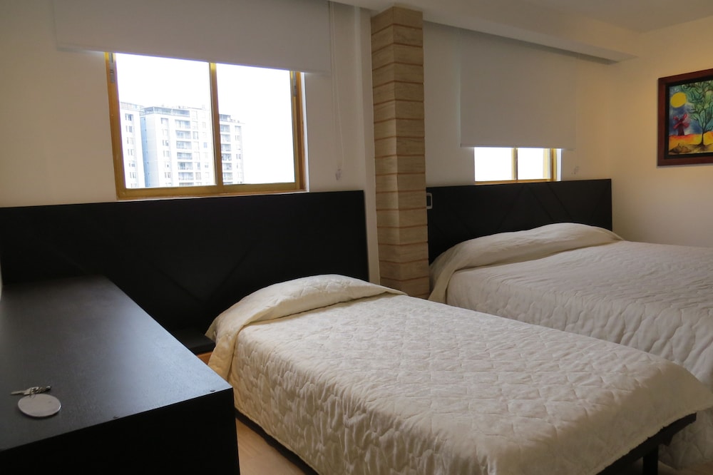 Hotel Leon Dorado 12/27