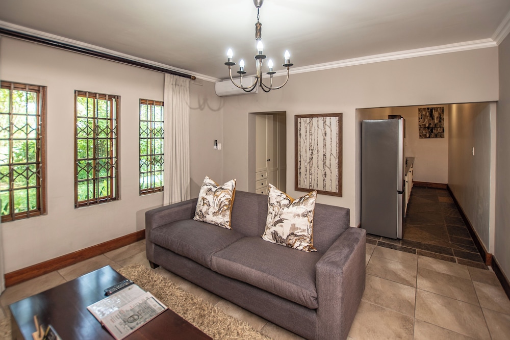 Nut Grove Manor Boutique Hotel 18/50