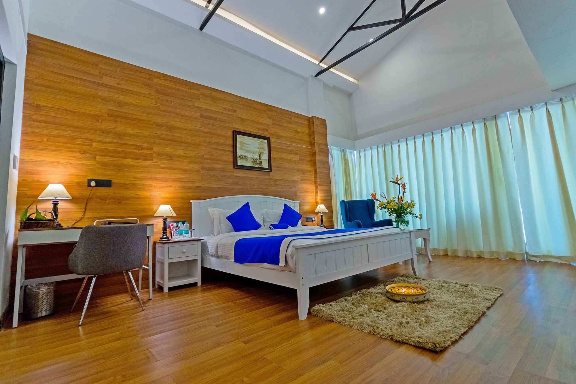 Rain, Forest, Suite, Queen Bed