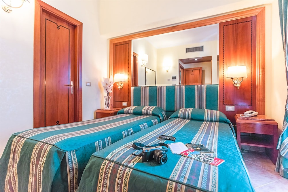 Raeli Hotel Lazio 13/24