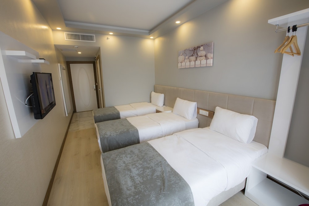 ROYAL INCI AIRPORT HOTEL 11/67