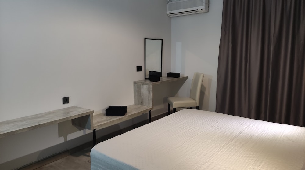 California Beach Hotel - Adults Only 17/48