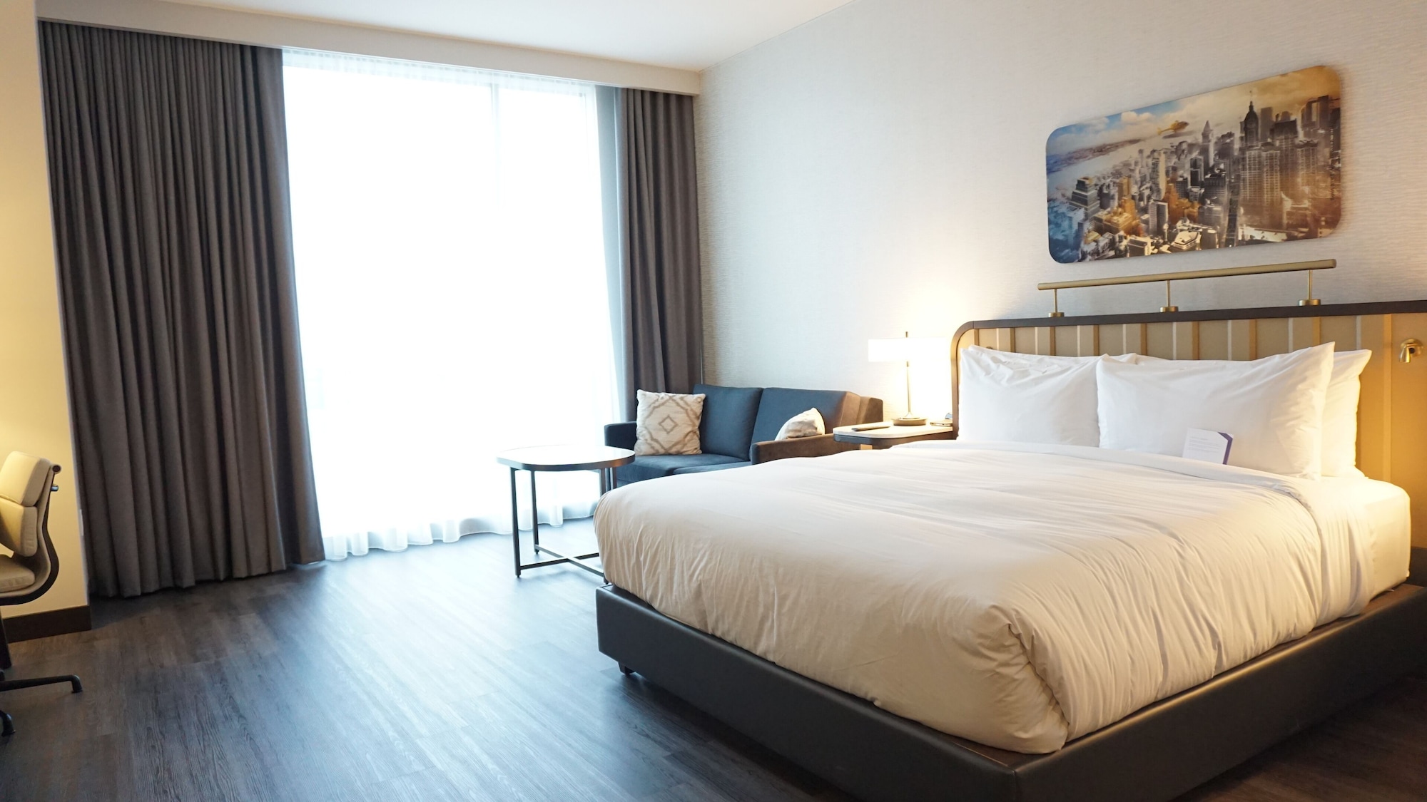 ROOM, KING BED, SOFA, ACCESSIBLE