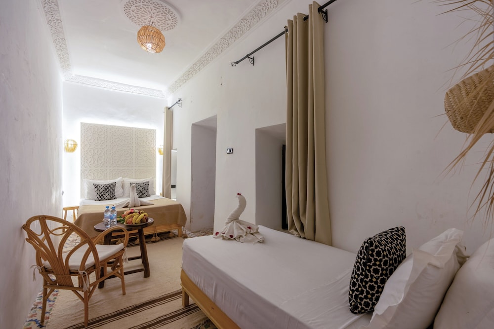 Room, Triple, 1 Queen and 1 Single Bed