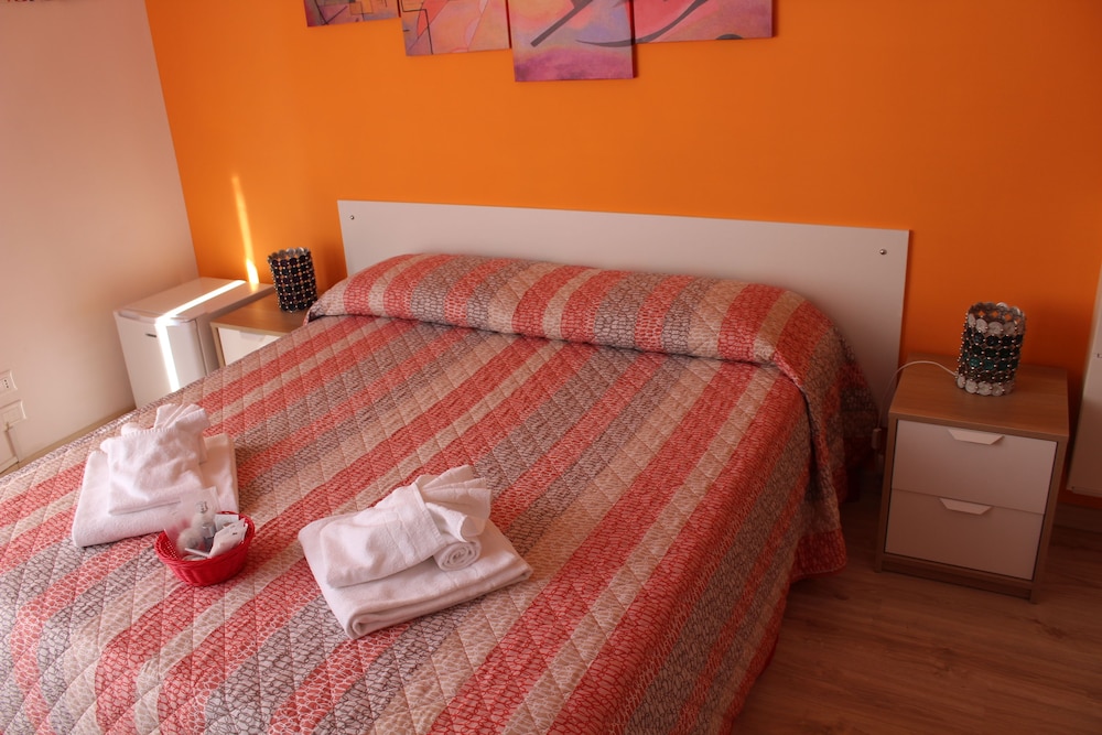 Damiani Sister Guest House 12/50