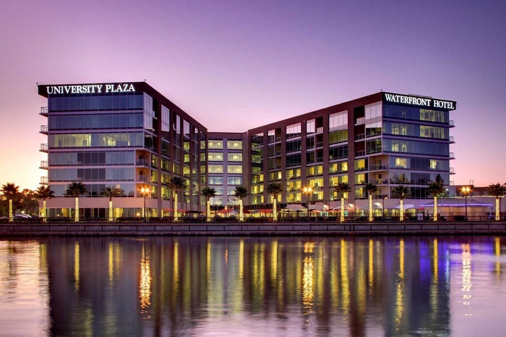 University Plaza Waterfront Hotel 13/50