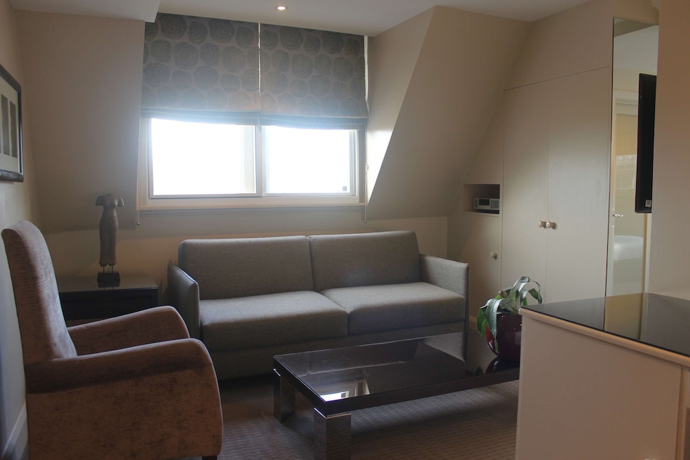 Radisson Blu Hotel, London Tottenham Court Road 28/49