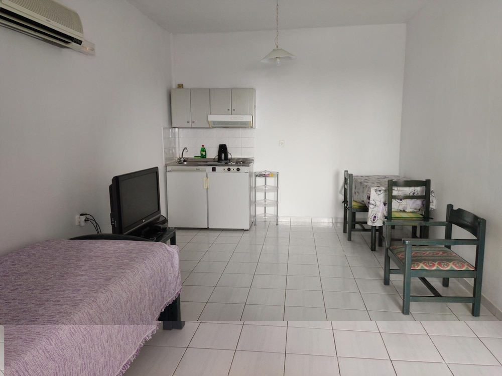 Zinovia Apartments 24/76