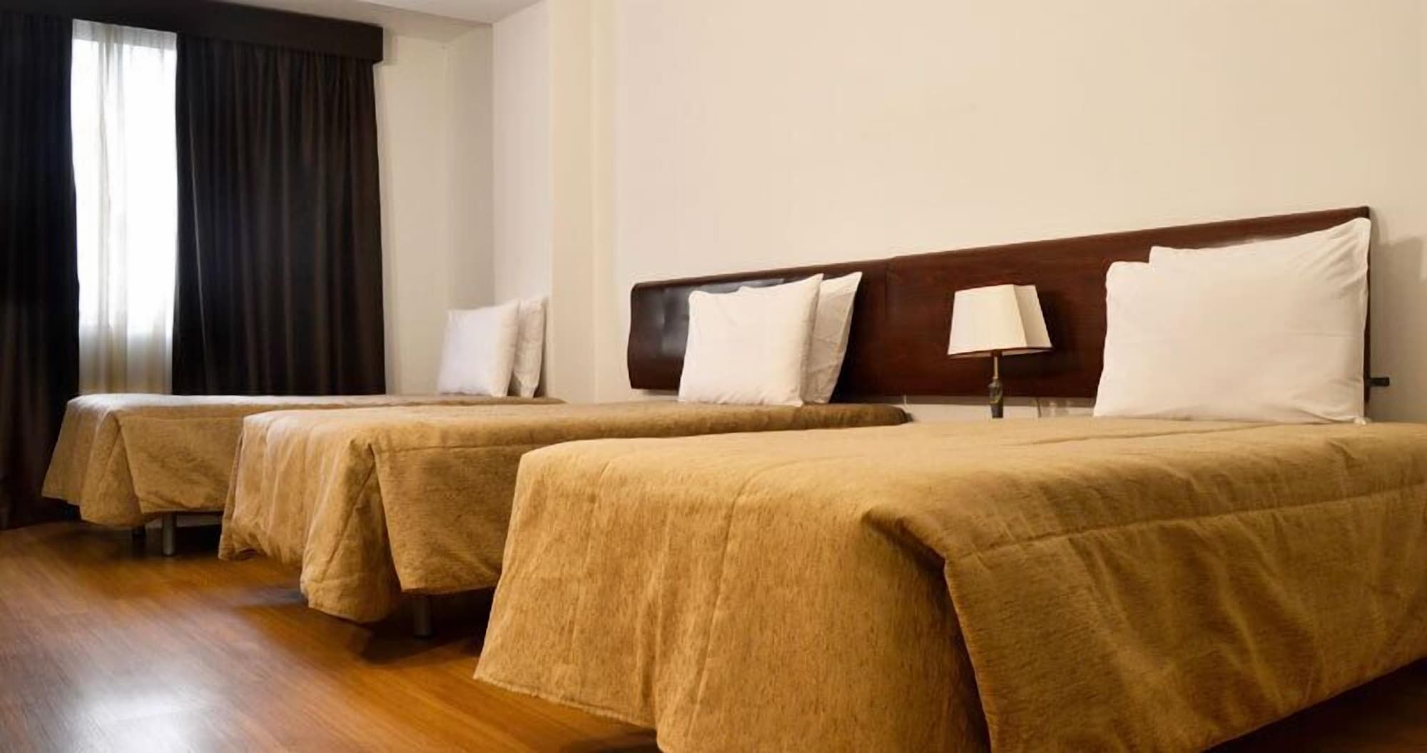 ROOM, QUADRUPLE