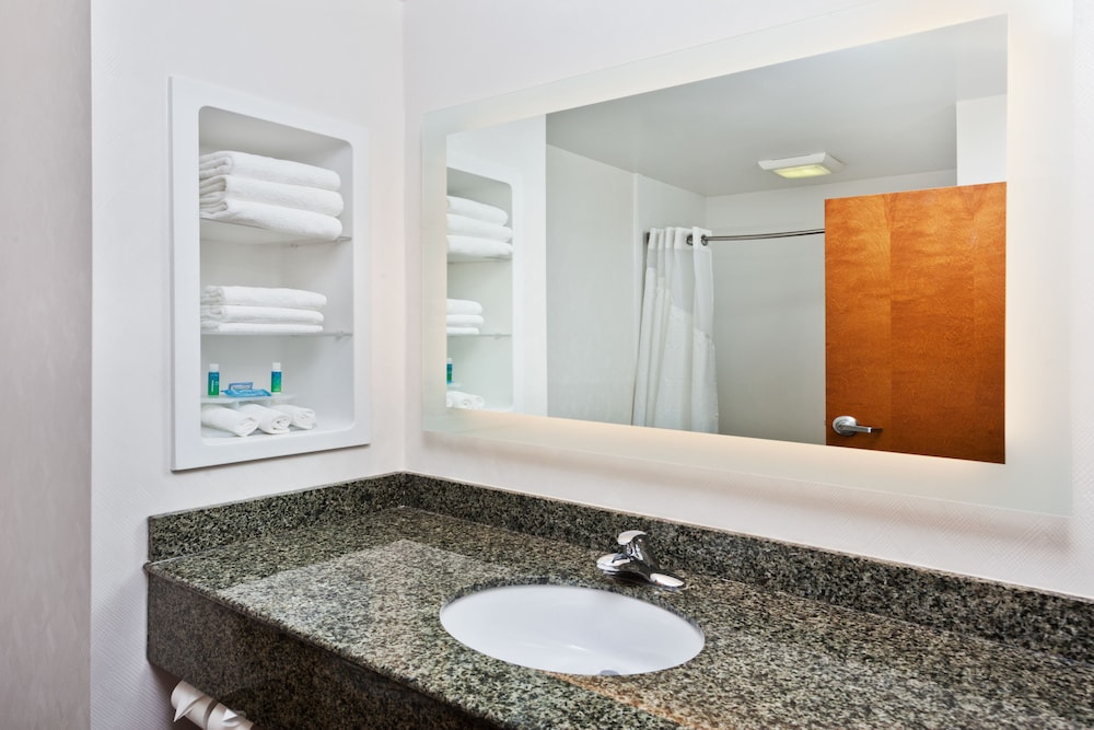Holiday Inn Express Hotel And Suites Phenix City Columbus 11/52