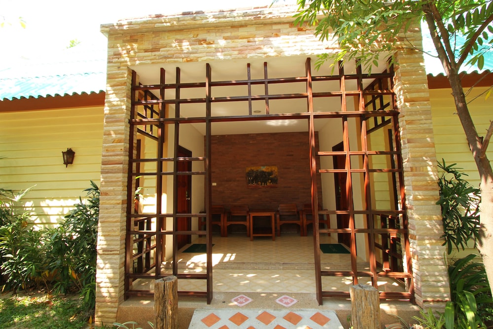 The Green Beach Resort 14/75