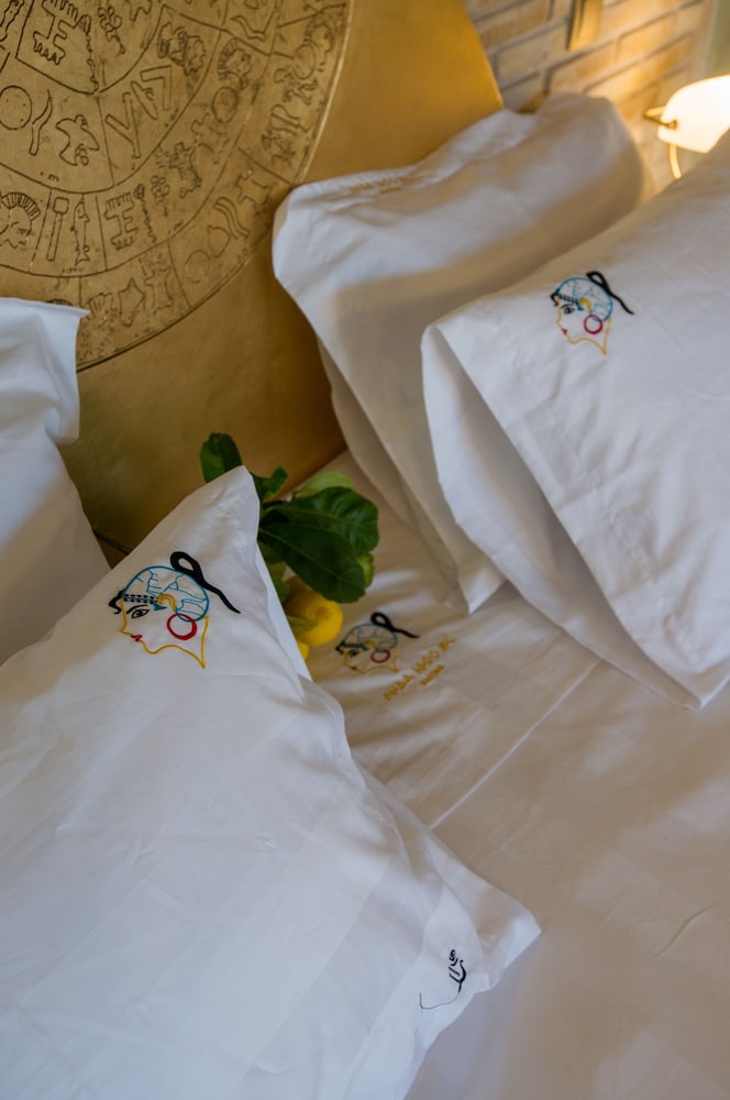 Leda Suites 24/50