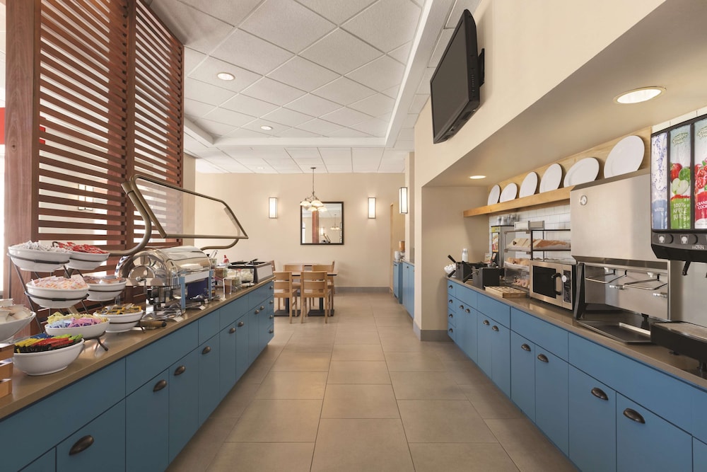 Country Inn Suites By Radisson Orlando Airport Fl 24/28