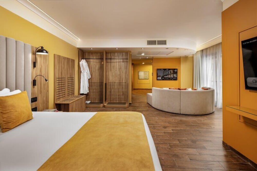 Vivaldi Hotel 12/71